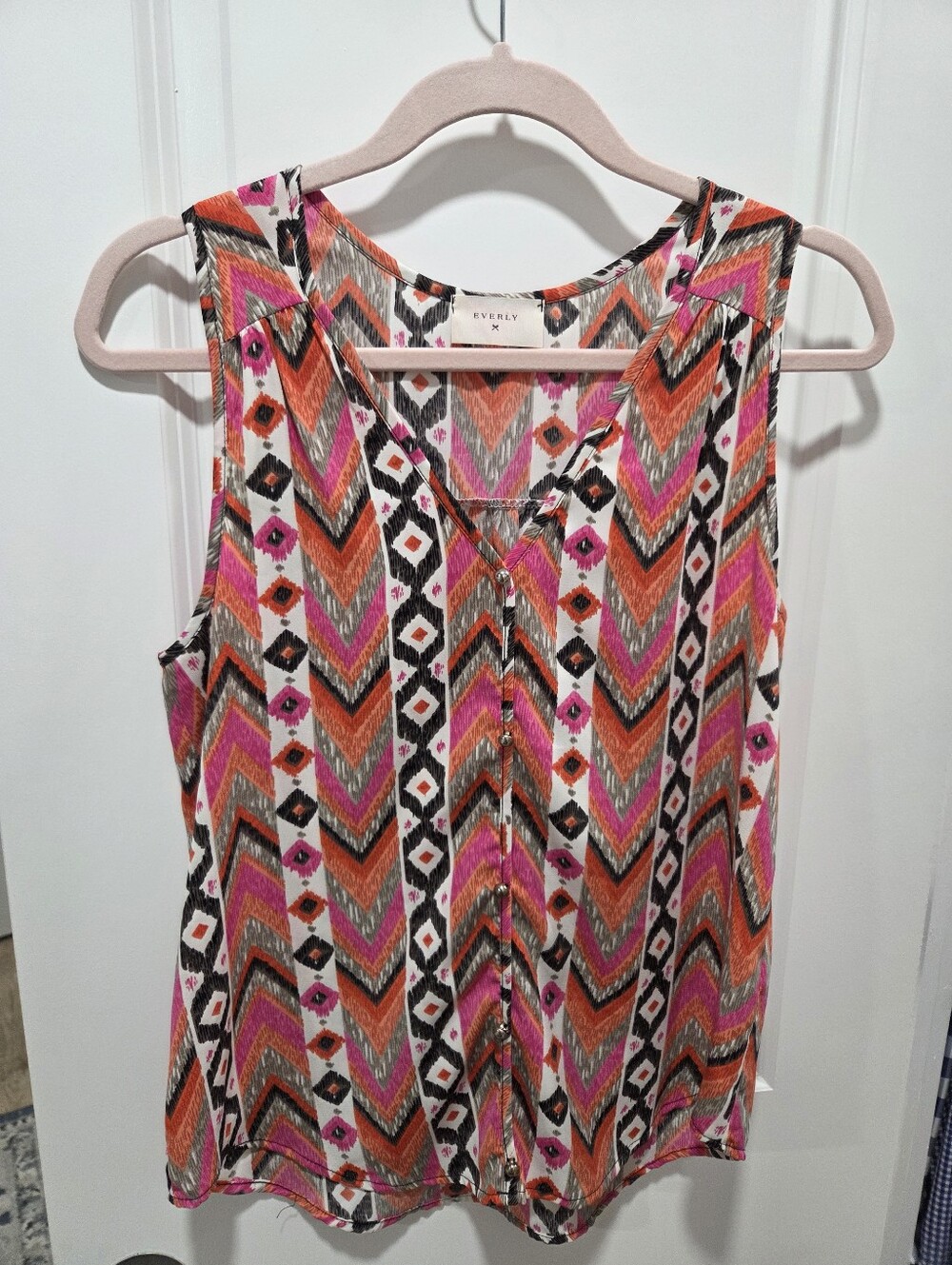 Everly Geometric Chevron Sleeveless Blouse - Size Small